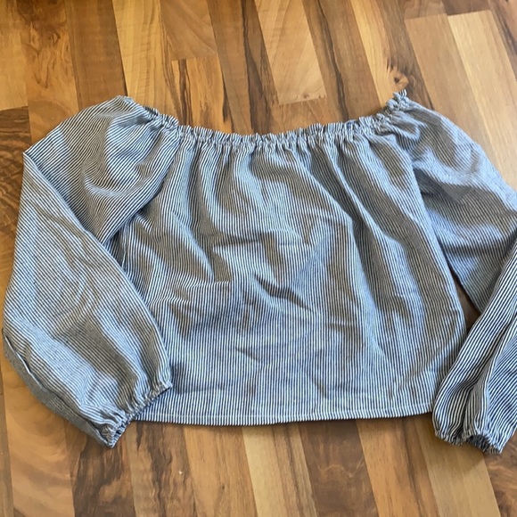 🌷 BRANDY MELVILLE off the shoulder stripe blouse - Picture 2 of 5